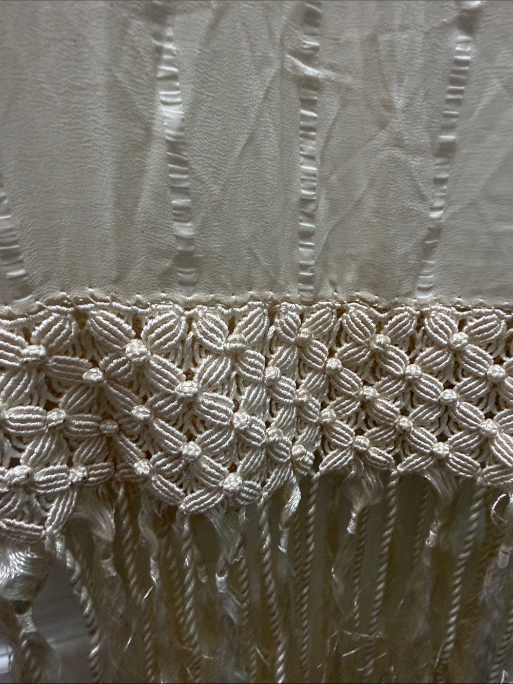 Vintage Ivory Fringe Hem Pagmina/Wrap - Picture 3 of 3
